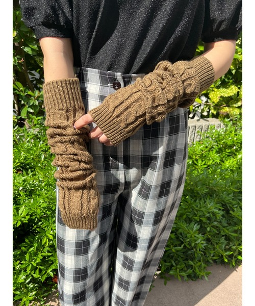 WC（ダブル シー）の「ケーブルニットアームウォーマー（アームカバー・レディース・ブラック/ベージュ/ブラウン/アイボリー・FREE）」の20枚目の写真