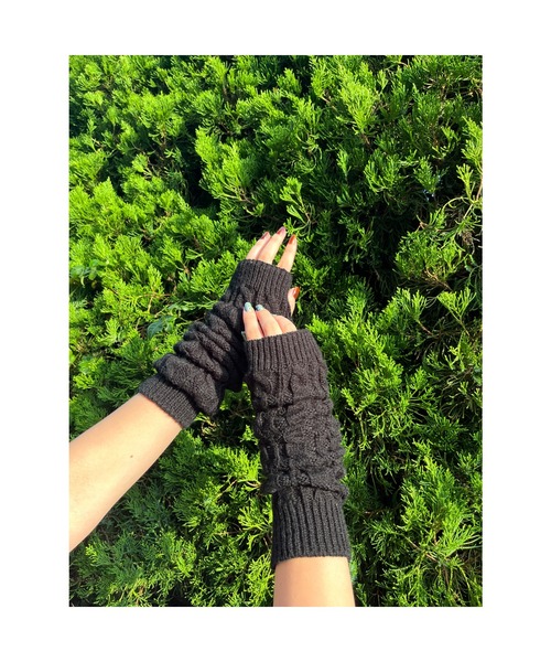 WC（ダブル シー）の「ケーブルニットアームウォーマー（アームカバー・レディース・ブラック/ベージュ/ブラウン/アイボリー・FREE）」の11枚目の写真