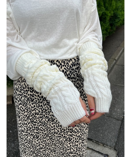 WC（ダブル シー）の「ケーブルニットアームウォーマー（アームカバー・レディース・ブラック/ベージュ/ブラウン/アイボリー・FREE）」の6枚目の写真