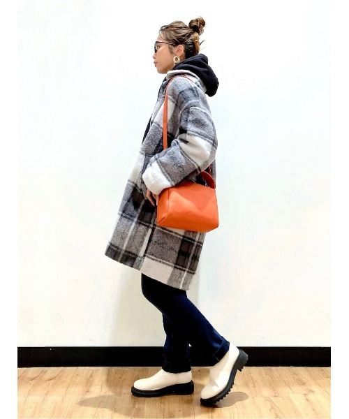 HONEYSUCKLE ROSE（ハニーサックルローズ）の「【HONEYSUCKLE ROSE】ミニワイドハンドルバッグ（ハンドバッグ・レディース・ブラック/オレンジ/ホワイト・ONE SIZE）」の13枚目の写真