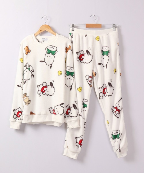 sanrio（サンリオ）の「sanrio characters サンリオキャラクターズ フリース セットアップ（ルームウェア/パジャマ・レディース・クリーム/サックスブルー/カーキ/パープル/レッド/ホワイト/ホワイト系その他/ピンク/グリーン系1/ピンクベージュ/ピンク系1/ラベンダー/ブルー系1・M/L/LL）」の2枚目の写真