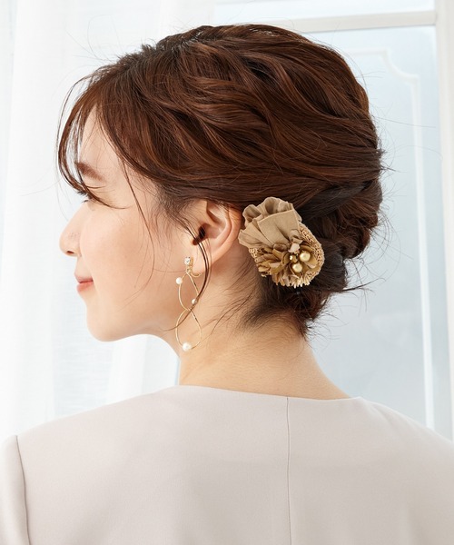 AIMER（エメ）の「ブレード×フラワーブローチ（ブローチ/コサージュ・レディース・ベージュ/ネイビー・MEDIUM）」の3枚目の写真