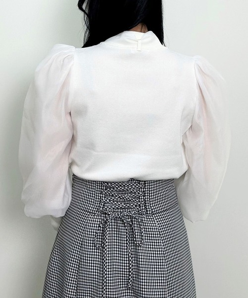 INGNI（イング）の「袖異素材／ボウタイ付マトンスリーブニット（ニット/セーター・レディース・オフホワイト/ブラック/サックスブルー・M）」の4枚目の写真