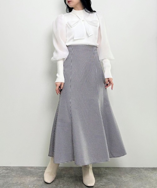 INGNI（イング）の「袖異素材／ボウタイ付マトンスリーブニット（ニット/セーター・レディース・オフホワイト/ブラック/サックスブルー・M）」の5枚目の写真