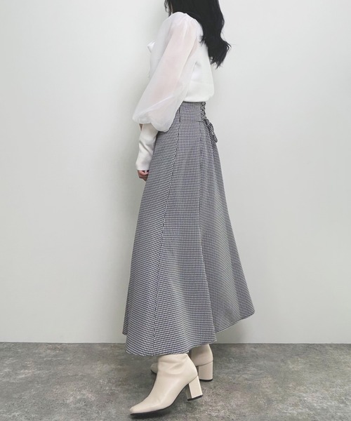 INGNI（イング）の「袖異素材／ボウタイ付マトンスリーブニット（ニット/セーター・レディース・オフホワイト/ブラック/サックスブルー・M）」の6枚目の写真