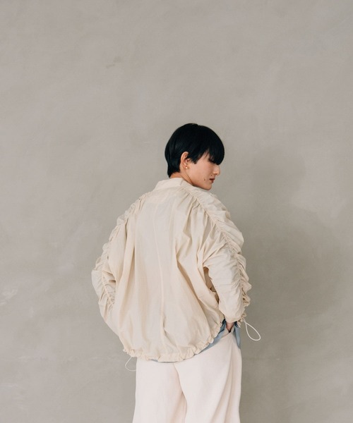 LAATO（ラート）の「SHIRRING BLOUSON（ブルゾン・レディース・チャコールグレー/オフホワイト/ベージュ・FREE）」の11枚目の写真