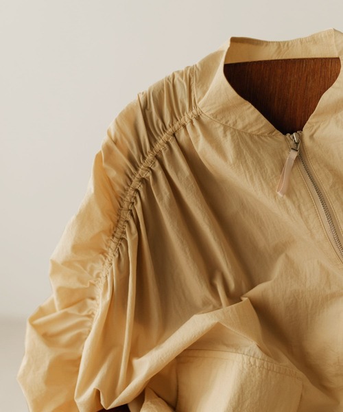 LAATO（ラート）の「SHIRRING BLOUSON（ブルゾン・レディース・チャコールグレー/オフホワイト/ベージュ・FREE）」の21枚目の写真