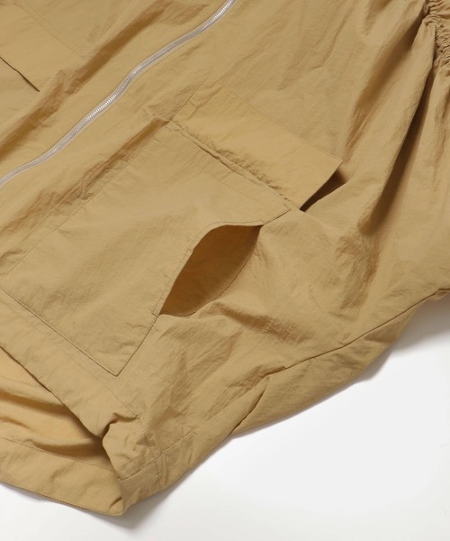 LAATO（ラート）の「SHIRRING BLOUSON（ブルゾン・レディース・チャコールグレー/オフホワイト/ベージュ・FREE）」の8枚目の写真