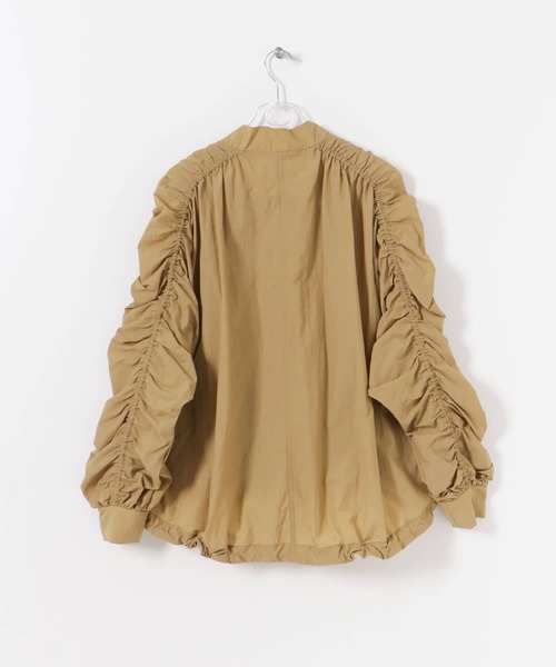 LAATO（ラート）の「SHIRRING BLOUSON（ブルゾン・レディース・チャコールグレー/オフホワイト/ベージュ・FREE）」の6枚目の写真