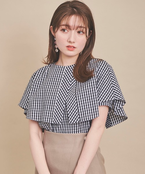 31 Sons de mode（トランテアン　ソン　ドゥ　モード）の「アシメケープカラーブラウス（シャツ/ブラウス・レディース・ブラック×ホワイト/オフホワイト/サックスブルー・フリー）」の3枚目の写真