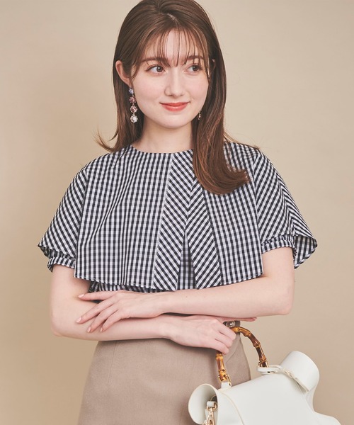 31 Sons de mode（トランテアン　ソン　ドゥ　モード）の「アシメケープカラーブラウス（シャツ/ブラウス・レディース・ブラック×ホワイト/オフホワイト/サックスブルー・フリー）」の9枚目の写真