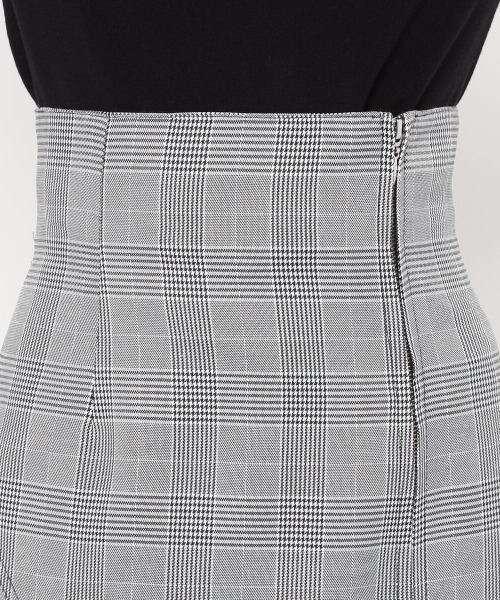 MISCH MASCH（ミッシュマッシュ）の「ジップ使いタイトスカート（スカート・レディース・ホワイト×ブラック/ベージュ/モカ・SMALL/MEDIUM）」の11枚目の写真