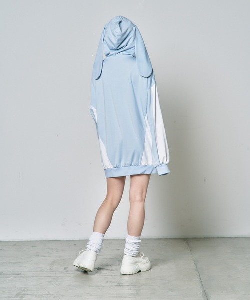 Whinny（ホワイニー）の「Whinny/とびはねマシーン（パーカー