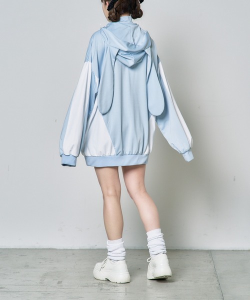 Whinny（ホワイニー）の「Whinny/とびはねマシーン（パーカー）」 - WEAR