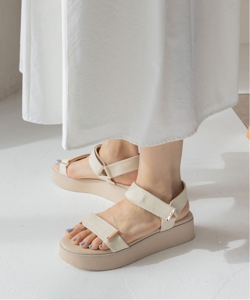 ゴールドパーツベルトサンダル