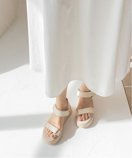 ゴールドパーツベルトサンダル