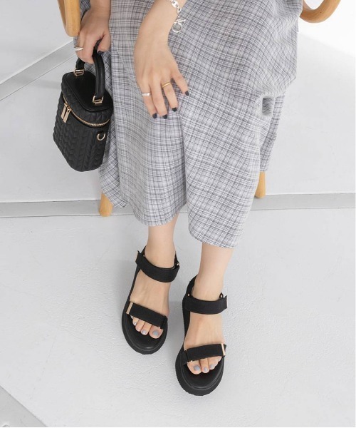 ゴールドパーツベルトサンダル