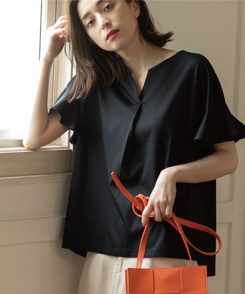 OPAQUE.CLIP（オペークドットクリップ）の「◆シルキースーピマ スキッパーフリルカットソー【イージーケア/接触冷感/洗濯機洗い可】（Tシャツ/カットソー・レディース・ブラウン系その他/ブラック/オフホワイト/ボルドー/ベージュ・34/42/40/38/36）」の6枚目の写真