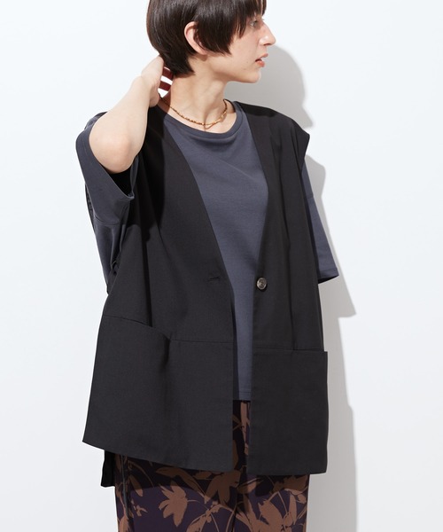 AMERICAN HOLIC（アメリカンホリック）の「サイドベルトスリットベスト（ベスト・レディース・ライトベージュ/ブラック・M/L）」の2枚目の写真