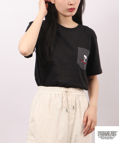 PEANUTS（ピーナッツ）の「PEANUTS スヌーピー ポケット 半袖 Tシャツ（Tシャツ/カットソー・レディース・ネイビー/ホワイト/ブラック/ホワイト系その他/ブラック系その他/杢グレー/オレンジ/カーキ/グリーン/アイボリー/ホワイト系その他2/ホワイト系その他3・M/L/LL）」の22枚目の写真