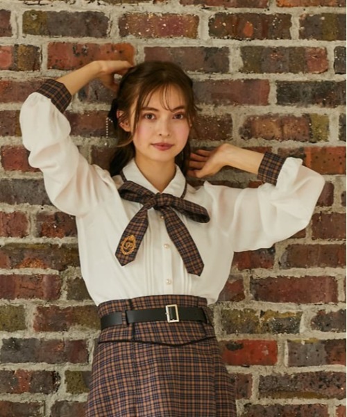 axes femme POETIQUE(アクシーズファムポエティック)の「刺繍リボンタイ付ブラウス(シャツ/ブラウス・レディース・キナリ/ブラック/ワイン・MEDIUM)」の2枚目の写真