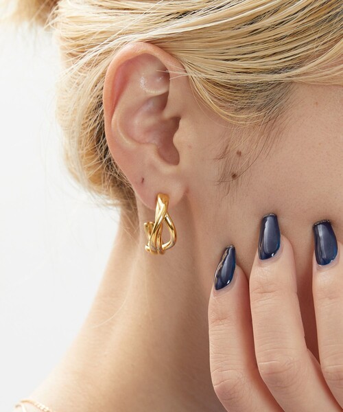 FREAK'S STORE（フリークスストア）の「限定展開　ツイスト フープピアス（ピアス（両耳用）・レディース・ゴールド/シルバー・ONE SIZE）」の2枚目の写真