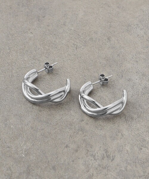 FREAK'S STORE（フリークスストア）の「限定展開　ツイスト フープピアス（ピアス（両耳用）・レディース・ゴールド/シルバー・ONE SIZE）」の6枚目の写真