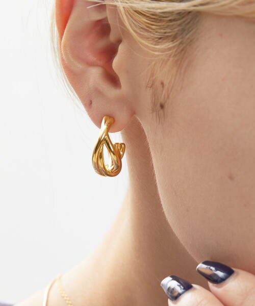FREAK'S STORE（フリークスストア）の「限定展開　ツイスト フープピアス（ピアス（両耳用）・レディース・ゴールド/シルバー・ONE SIZE）」の9枚目の写真