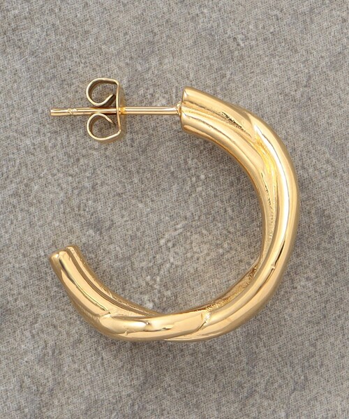 FREAK'S STORE（フリークスストア）の「限定展開　ツイスト フープピアス（ピアス（両耳用）・レディース・ゴールド/シルバー・ONE SIZE）」の13枚目の写真