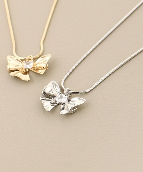 MAJESTIC LEGON（マジェスティックレゴン）の「リボンビジューネックレス（ネックレス・レディース・シルバー/ゴールド・FREE）」の4枚目の写真