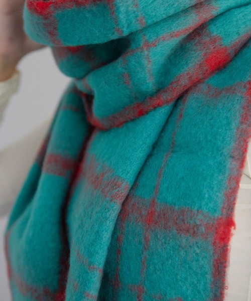 ear PAPILLONNER（イアパピヨネ）の「モコモコチェックストール（ストール/ショール・レディース・グリーン/ブルー・FREE）」の2枚目の写真