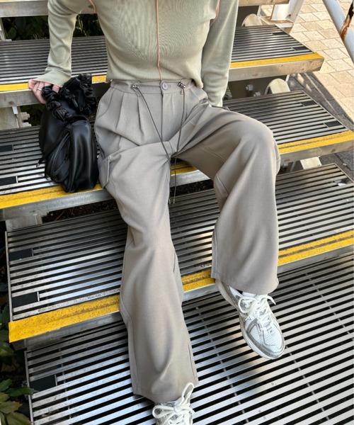 ISOOK（アイスー）の「【ISOOK / アイスー】タックカーゴスラックス / タックパンツ 低身長向けパンツ カーゴスラックス カーゴパンツ ドローコード ドロスト ZOZOTOWN限定（スラックス・レディース・ベージュ/チャコールグレー/ブラック・FREE）」の5枚目の写真