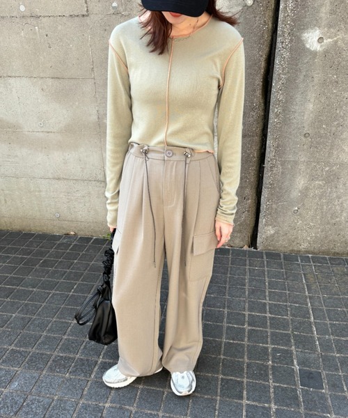 ISOOK（アイスー）の「【ISOOK / アイスー】タックカーゴスラックス / タックパンツ 低身長向けパンツ カーゴスラックス カーゴパンツ ドローコード ドロスト ZOZOTOWN限定（スラックス・レディース・ベージュ/チャコールグレー/ブラック・FREE）」の4枚目の写真