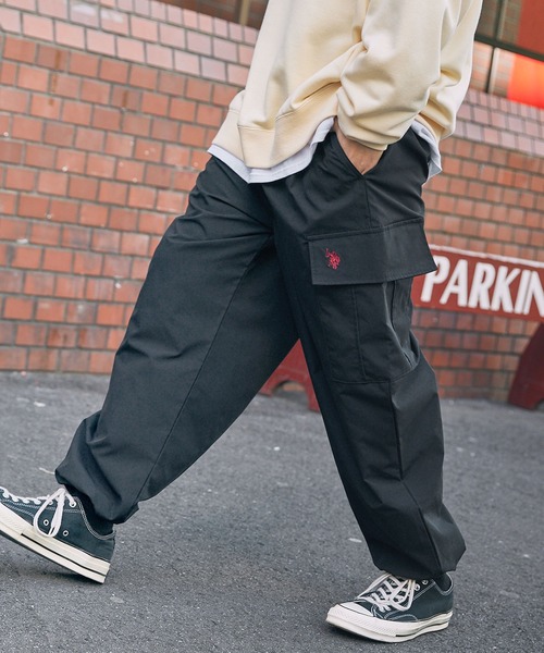 U.S. POLO ASSN.(ユーエスポロアッスン)の「U.S. POLO ASSN. 別注 ロゴ刺繍オーバーサイズカーゴパンツ(カーゴパンツ・メンズ・モカ/ブラック系/ベージュ/ブルー系/ネイビー/カーキ/ブラック・L/M/XL/S)」の2枚目の写真