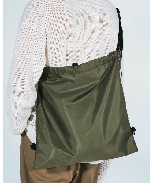 SOPHNET.（ソフネット）の「CROSS BODY BAG（ボディバッグ/ウエストポーチ・メンズ・ブラック/カーキ・FREE）」の9枚目の写真