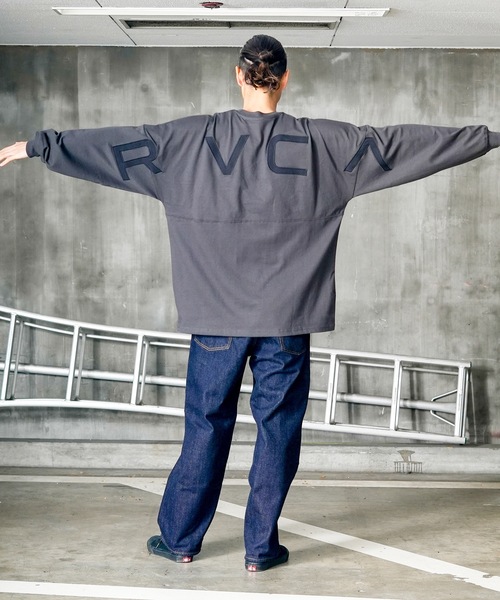 RVCA(ルーカ)の「RVCA メンズ FAKUE RVCA LS TEE ロングスリーブTシャツ/ルーカフロントスモールロゴステッチビッグサイズロングスリーブカットソー(Tシャツ/カットソー・メンズ・ホワイト/ブラック/カーキ/スミクロ・MEDIUM/X-LARGE/LARGE/SMALL)」の22枚目の写真