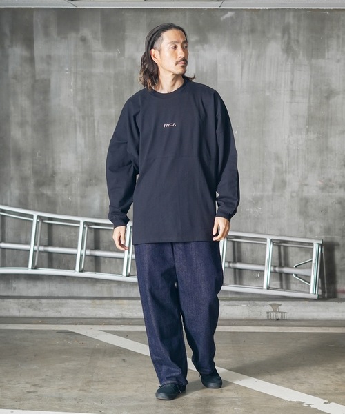 RVCA(ルーカ)の「RVCA メンズ FAKUE RVCA LS TEE ロングスリーブTシャツ/ルーカフロントスモールロゴステッチビッグサイズロングスリーブカットソー(Tシャツ/カットソー・メンズ・ホワイト/ブラック/カーキ/スミクロ・MEDIUM/X-LARGE/LARGE/SMALL)」の5枚目の写真