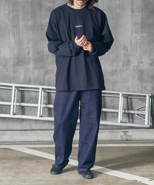 RVCA(ルーカ)の「RVCA メンズ FAKUE RVCA LS TEE ロングスリーブTシャツ/ルーカフロントスモールロゴステッチビッグサイズロングスリーブカットソー(Tシャツ/カットソー・メンズ・ホワイト/ブラック/カーキ/スミクロ・MEDIUM/X-LARGE/LARGE/SMALL)」の9枚目の写真