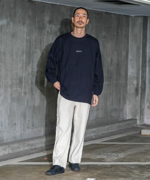 RVCA(ルーカ)の「RVCA メンズ FAKUE RVCA LS TEE ロングスリーブTシャツ/ルーカフロントスモールロゴステッチビッグサイズロングスリーブカットソー(Tシャツ/カットソー・メンズ・ホワイト/ブラック/カーキ/スミクロ・MEDIUM/X-LARGE/LARGE/SMALL)」の10枚目の写真