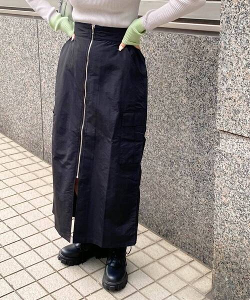 ur,Melty（ユアメルティー）の「フロントZIPナイロンスカート（スカート・レディース・オフホワイト/ブラック/ライトグレー・FREE）」の8枚目の写真