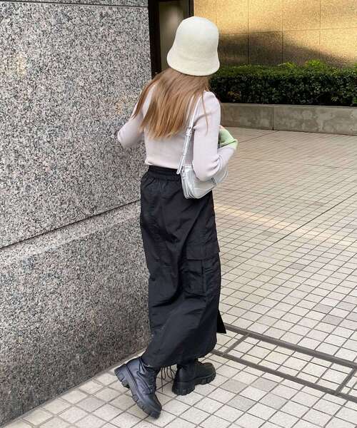 ur,Melty（ユアメルティー）の「フロントZIPナイロンスカート（スカート・レディース・オフホワイト/ブラック/ライトグレー・FREE）」の10枚目の写真