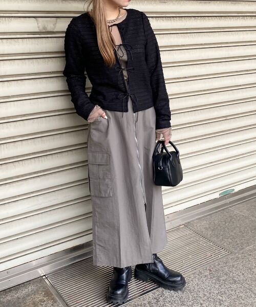 ur,Melty（ユアメルティー）の「フロントZIPナイロンスカート（スカート・レディース・オフホワイト/ブラック/ライトグレー・FREE）」の11枚目の写真