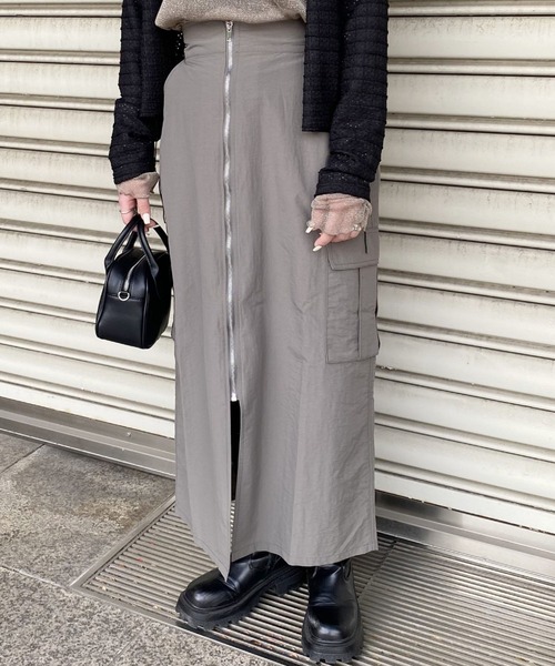 ur,Melty（ユアメルティー）の「フロントZIPナイロンスカート（スカート・レディース・オフホワイト/ブラック/ライトグレー・FREE）」の3枚目の写真