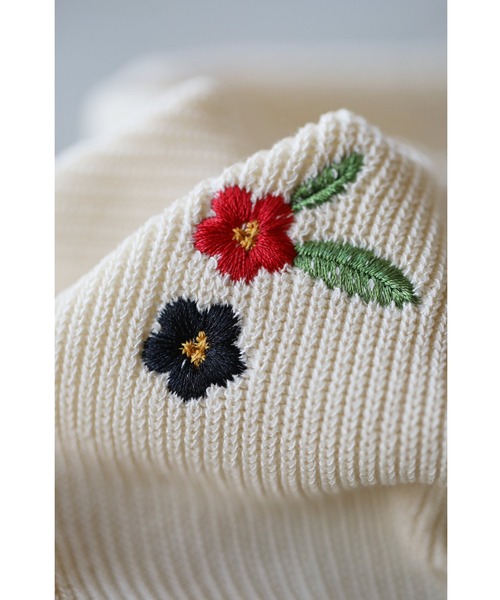 cawaii(カワイイ)の「可愛い小花刺繍のショート丈リブニットカーディガン(カーディガン/ボレロ・レディース・ホワイト・FREE)」の2枚目の写真