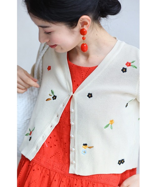 cawaii(カワイイ)の「可愛い小花刺繍のショート丈リブニットカーディガン(カーディガン/ボレロ・レディース・ホワイト・FREE)」の14枚目の写真