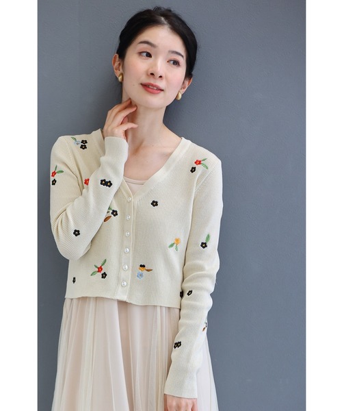 cawaii(カワイイ)の「可愛い小花刺繍のショート丈リブニットカーディガン(カーディガン/ボレロ・レディース・ホワイト・FREE)」の17枚目の写真