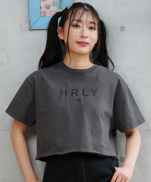 Hurley (ハーレー)の「Hurley/ハーレー Tシャツ 半袖 ショート丈 クロップ丈 ロゴ プリント シンプル ヘビーウェイト WSS2421020(Tシャツ/カットソー・レディース・ホワイト/ダークブラウン/チャコールグレー・M)」の1枚目の写真