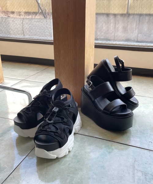 one wayザッカ（ワンウェイザッカ）の「厚底 ボリュームソールスポーツサンダル（サンダル・レディース・ホワイト/ブラック×ホワイト/ブラック・SMALL/LARGE/MEDIUM/X-LARGE）」の7枚目の写真