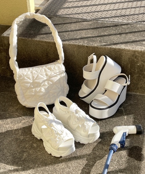 one wayザッカ（ワンウェイザッカ）の「厚底 ボリュームソールスポーツサンダル（サンダル・レディース・ホワイト/ブラック×ホワイト/ブラック・SMALL/LARGE/MEDIUM/X-LARGE）」の9枚目の写真