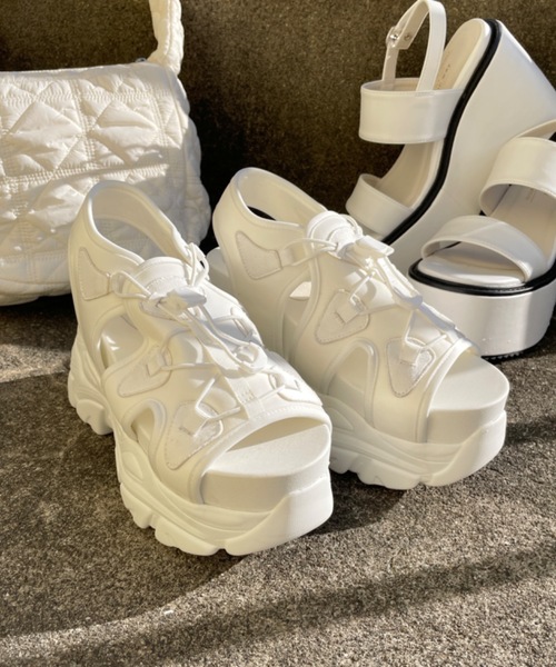 one wayザッカ（ワンウェイザッカ）の「厚底 ボリュームソールスポーツサンダル（サンダル・レディース・ホワイト/ブラック×ホワイト/ブラック・SMALL/LARGE/MEDIUM/X-LARGE）」の8枚目の写真